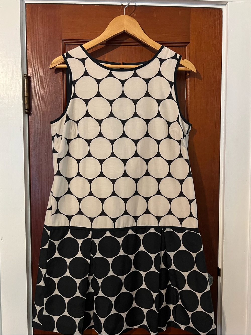 Ann Taylor LOFT Sleeveless Retro Mod Dress Size 8 Polka Dot Fit & Flare - Picture 3 of 10
